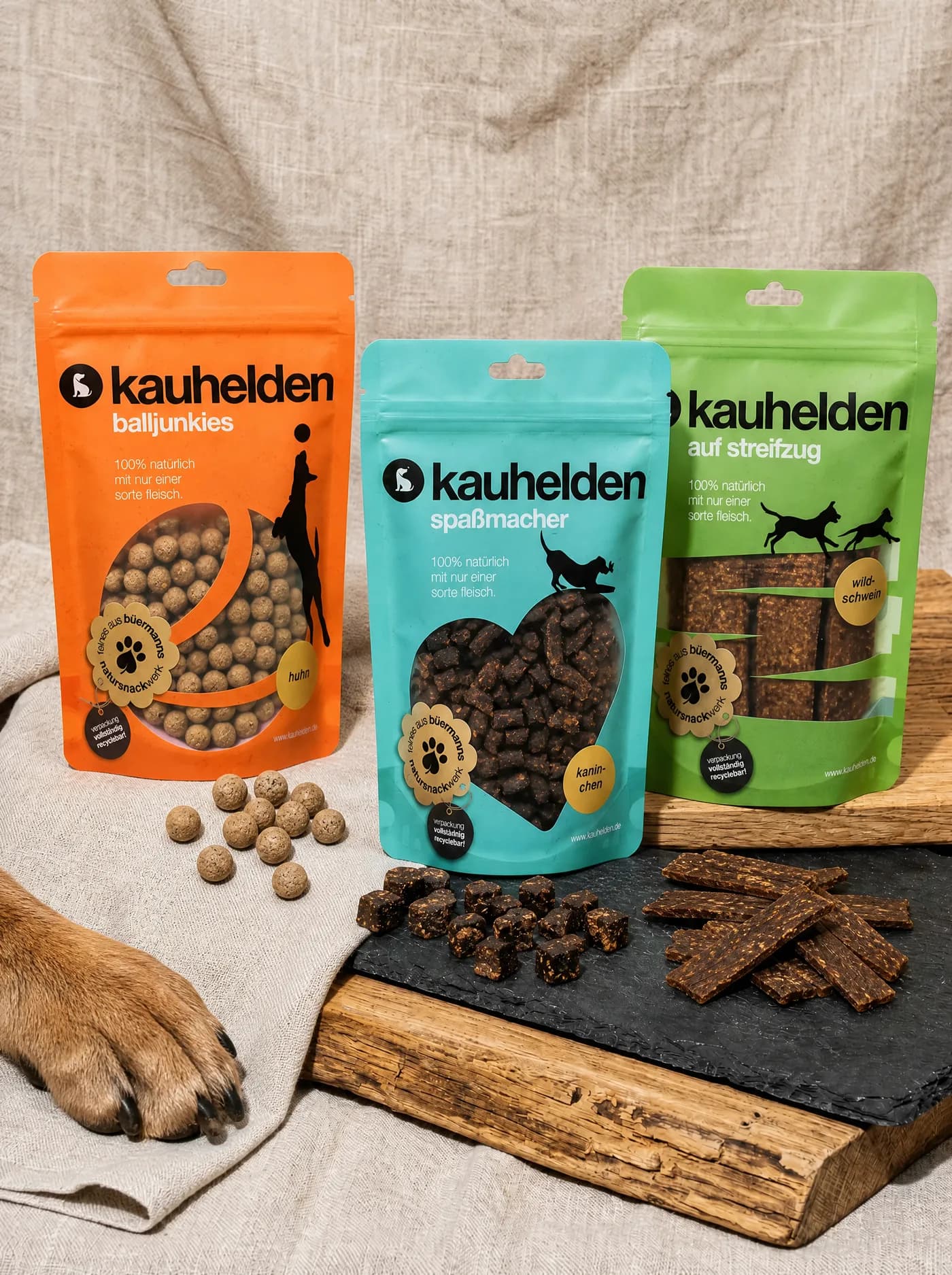 kauhelden-Snackbeutel mit losen Natursnacks im Studio-Licht